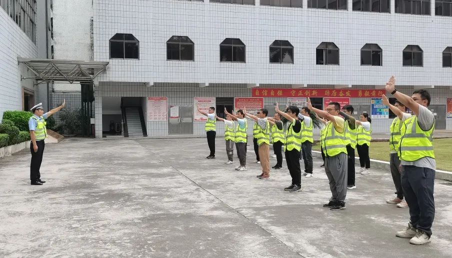 交通义警队授旗成立 交通义警队授旗成立